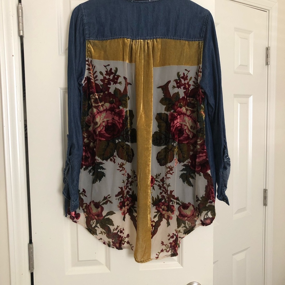 Chambray shirt with back detail